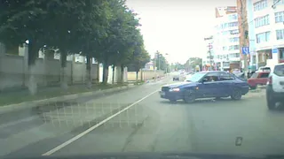 Нарушил все правила: на улице Маяковского столкнулись две легковушки