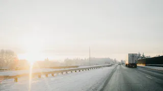 На въезде в Рязань фура врезалась в шесть легковых машин