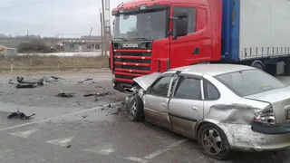 В Скопинском районе столкнулись две иномарки, одна из них врезалась в фуру