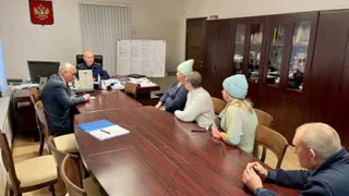 Главе Рязанского СКР передали подписи горожан в поддержку проекта жилой застройки в Борках