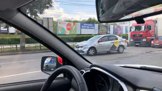 На Московском шоссе напротив ТРЦ «Барс» столкнулись три автомобиля