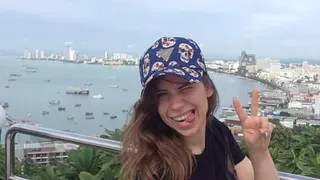 Рязанка попрощалась с "нормальной" жизнью и уехала в Азию