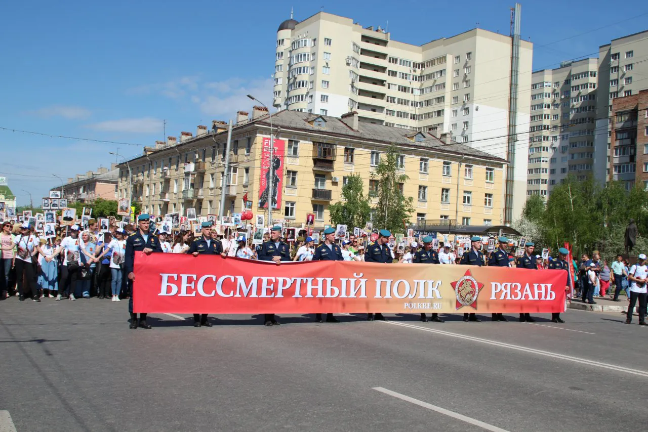В День Победы по улицам Рязани прошел "Бессмертный полк" - репортаж с места события
