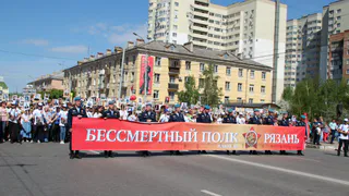 В День Победы по улицам Рязани прошел "Бессмертный полк" - репортаж с места события