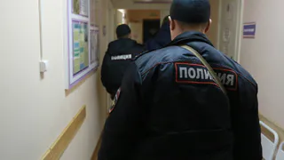 Пьяный житель Грозного укусил рязанского полицейского