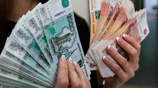 Россияне срочно получат по 10 000 рублей от государства. Названа точная дата перевода