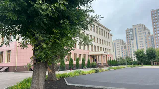Возле рязанской школы появился парковочный карман