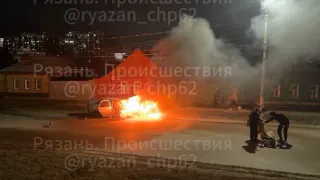 В Рязани вспыхнул автомобиль на Михайловском шоссе из-за ДТП