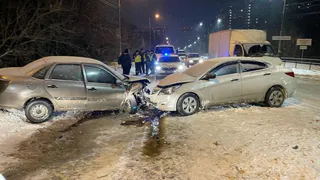 В Рязани на улице Ситниковской в ДТП с «Ладой» и Hyundai пострадали четыре человека