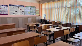 «Дети сидят на уроках в куртках»: школа № 49 в пос. Строитель осталась без отопления