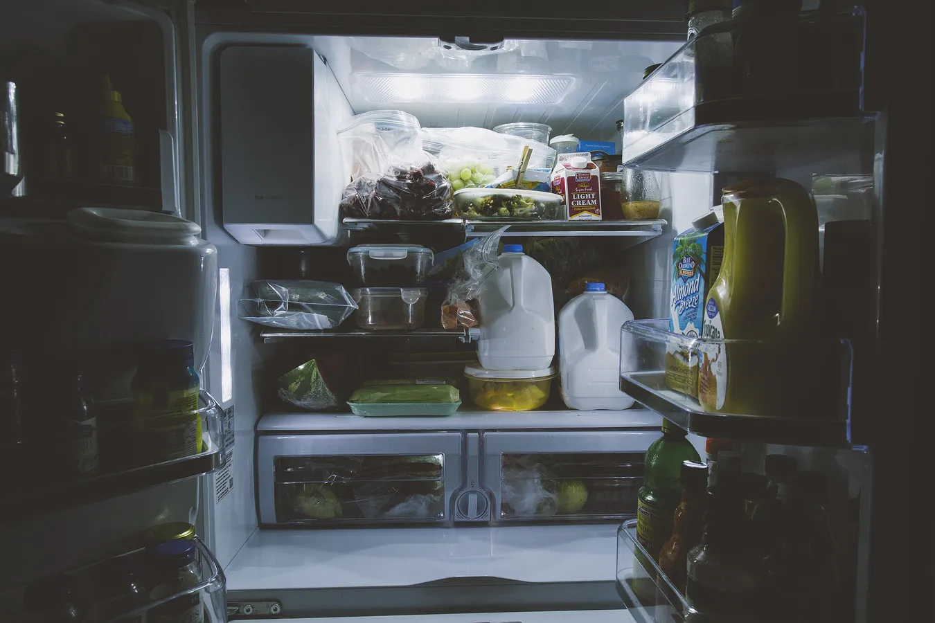 Срочно уберите это из морозилки: Несколько продуктов способны уничтожить вкус всего содержимого камеры