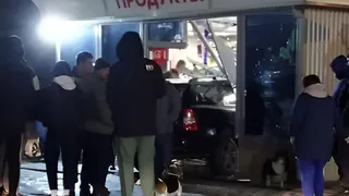 В Рязани вечером 15 января Chevrolet Lacetti врезался в торговый ларек 