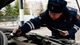 Если найдут это под капотом с 19 апреля – оставят без права: водителей ждет неожиданный сюрприз