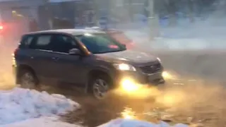 Водители превратились в моряков: на улице Крупской произошла коммунальная авария