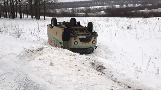 Инкассаторская машина перевернулась на трассе под Рязанью