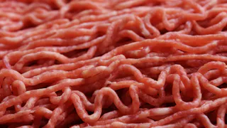 В Рязанской области предприятие выдавало свиное мясо за говяжье