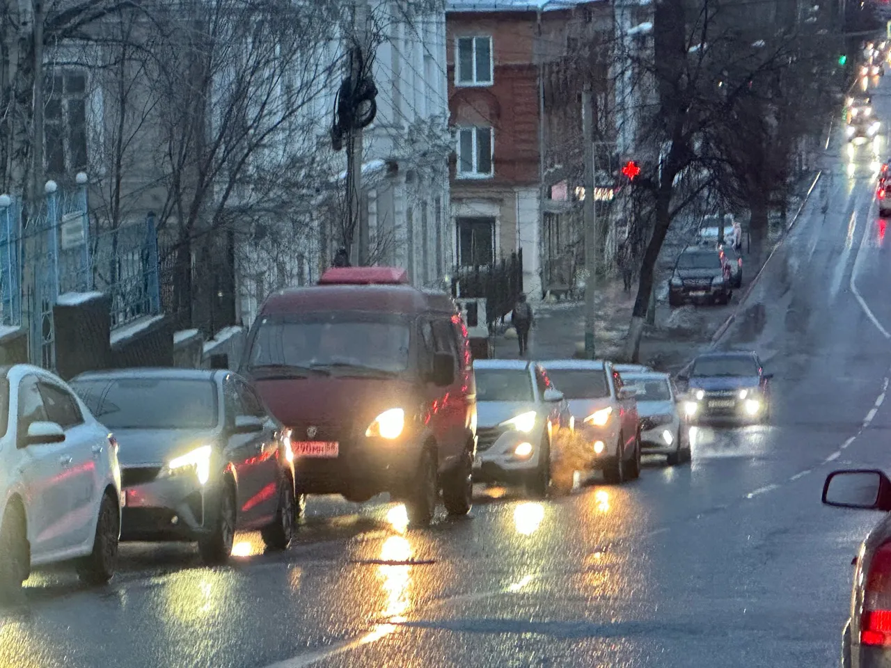 Американца удивила одна вещь в машинах у всех русских: "Что это там такое на лобовом стекле?"