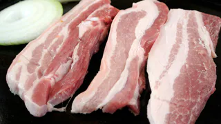 Приспособилась готовить сало в пакете: вкуснее чем в рассоле и посуда не нужна - мой фирменный секрет