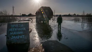 Вода в Оке прибывает стремительно - фоторепортаж рязанского фотографа с закрытой понтонной переправы