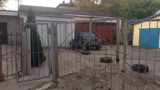 Когда во дворе жилого дома разместили автосервис