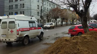 В Рязани человек выпал с высоты третьего этажа