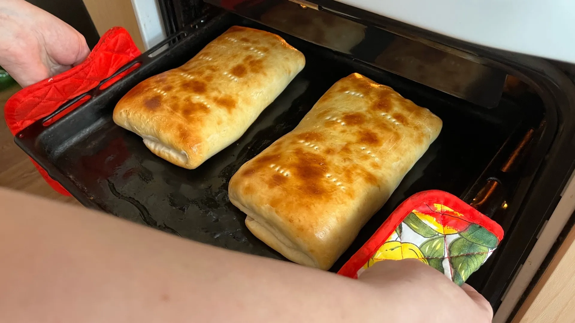 Все лето готовлю этот вкуснейший осетинский пирог: выпекается 10 минут, а съедается за 2