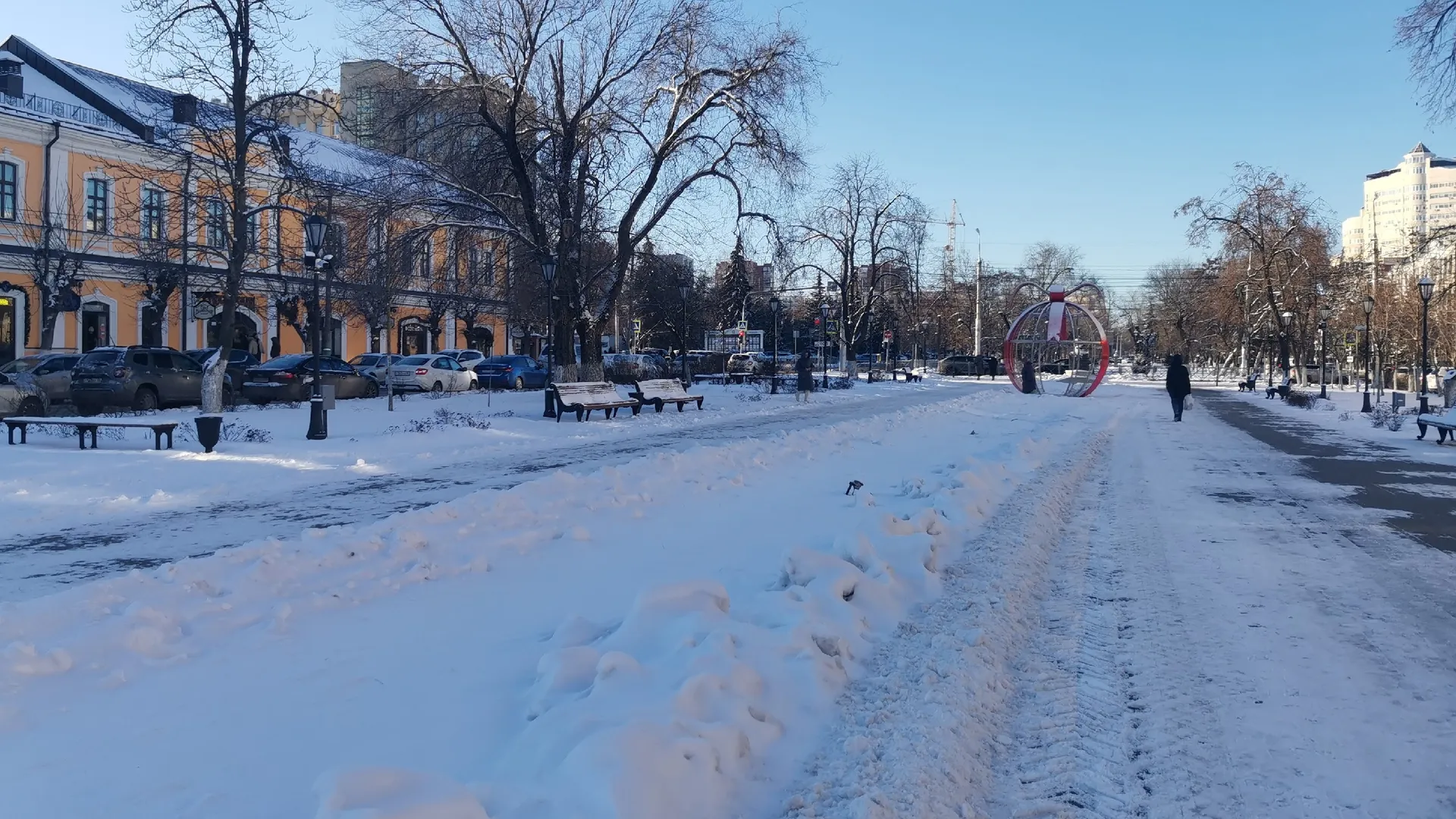 В Рязани после снегопадов жители пожаловались на неубранные улицы