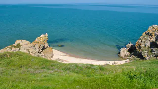«Крымские Мальдивы» почти даром — белоснежный песок, бирюзовая вода и глиняные озёра: без толп туристов
