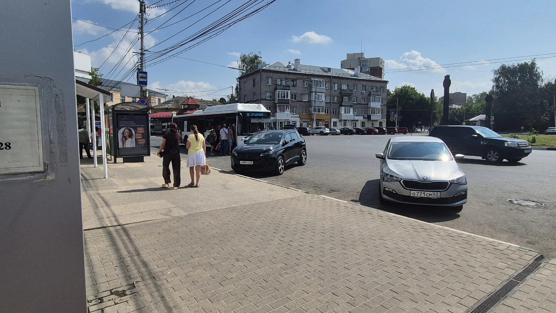 Часами ждать автобус - не норма: губернатор пообещал навести порядок с вечерним транспортом