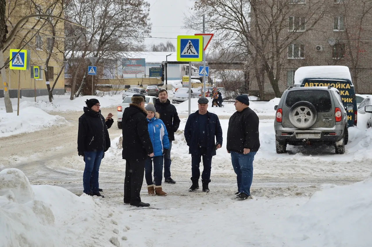 Елена Сорокина проинспектировала качество уборки дворов от снежных завалов
