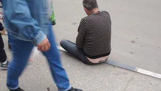 Пробили голову бутылкой: в Недостоеве три человека напали на прохожего