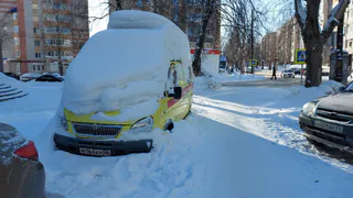 Самый печальный "подснежник": в Сыктывкаре гниет никому не нужная "скорая"