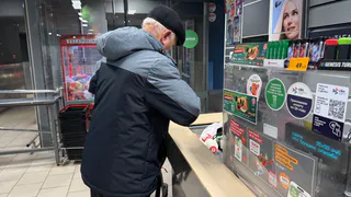Юристы рассказали стоит ли забирать чеки в  магазинах на кассах