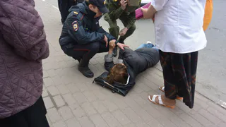 К рязанке, упавшей на остановке "Первомайская Гостиница", скорая ехала 40 минут