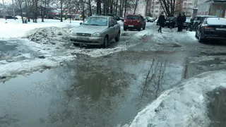 Ливневку надо почистить: жители Касимовского шоссе жалуются на потоп во дворе