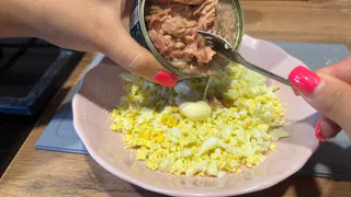 Когда гости уже на пороге выручает салат «Три минутки»: Такой вкусный и быстрый, что съедается первым