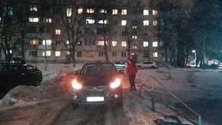 Не убедилась в безопасности маневра: во дворе улицы Нахимова сбили женщину