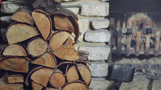 Соседи отапливают дома бесплатными дровами. Узнал, где берут и обомлел - ощутил экономию на себе