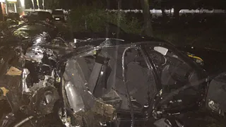 На Халтурина автомобиль с чужими номерами  влетел в дерево, есть пострадавшие