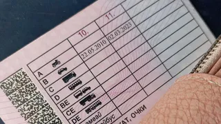 Водителей со стажем от 3-х лет заставят пересдавать права в апреле: названы условия        