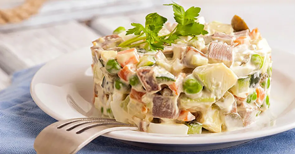 Это самый простой и вкусный салат: в нем всего три ингредиента