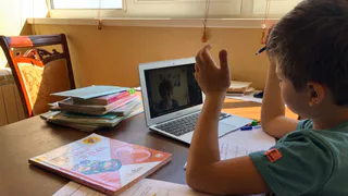 Незаконная заочка: в Госдуме предложили запретить "дистанционку" в школах