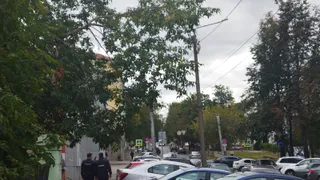 В центре Рязани мужчина вытащил смартфон из кармана уснувшего парня