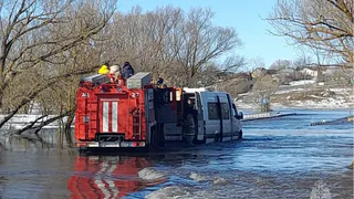 В Кораблинском районе МЧС спасло пассажиров застрявшей на подтопленном мосту маршрутки