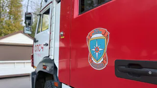 Фура сгорела на трассе под Рязанью после удара об отбойник