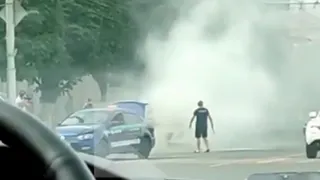 На Первомайском проспекте вспыхнул автомобиль