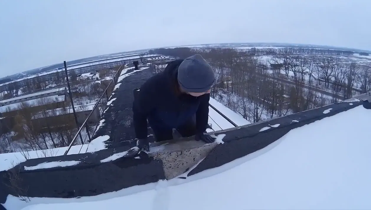 Юные руферы рискуют жизнью на крышах города