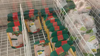 Как из магазинной курицы «выгнать» всю химию: совет опытного работника мясокомбината