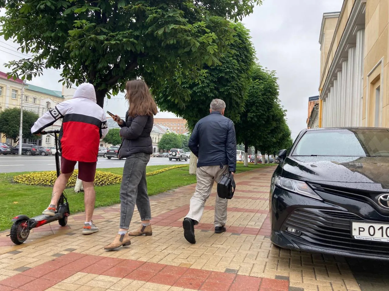 В ПДД про электросамокаты не сказано ни слова. Какие правила рекомендует соблюдать ГИБДД?