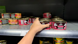 Жирная бурда в банке: Роскачество проверило тушеную свинину популярных марок - теперь они в черном списке